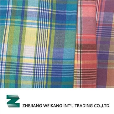 To'qilgan twill ip bo'yalgan mato